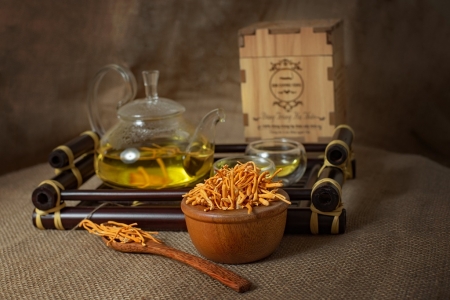 ĐÔNG TRÙNG HẠ THẢO KHÔ KIM CƯƠNG VÀNG